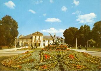 1 vue  - Chelles-SUR-MARNE - La mairie et ses jardins (ouvre la visionneuse)