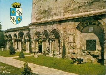 1 vue  - Chelles (S.-et-M.) - Vestiges du cloître de l\'Abbaye Royale (XVIe s) (ouvre la visionneuse)
